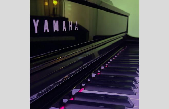Yamaha CLP575 Polished Ebony Digital Piano, Used - Complete Package (SN:BCVJ01005) - Image 5